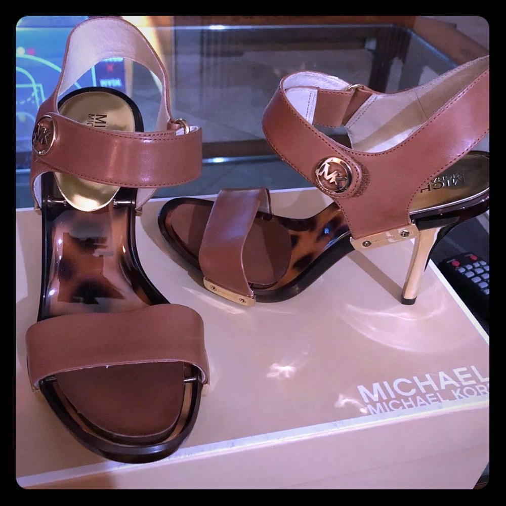 Michael Kors NEW Size 7